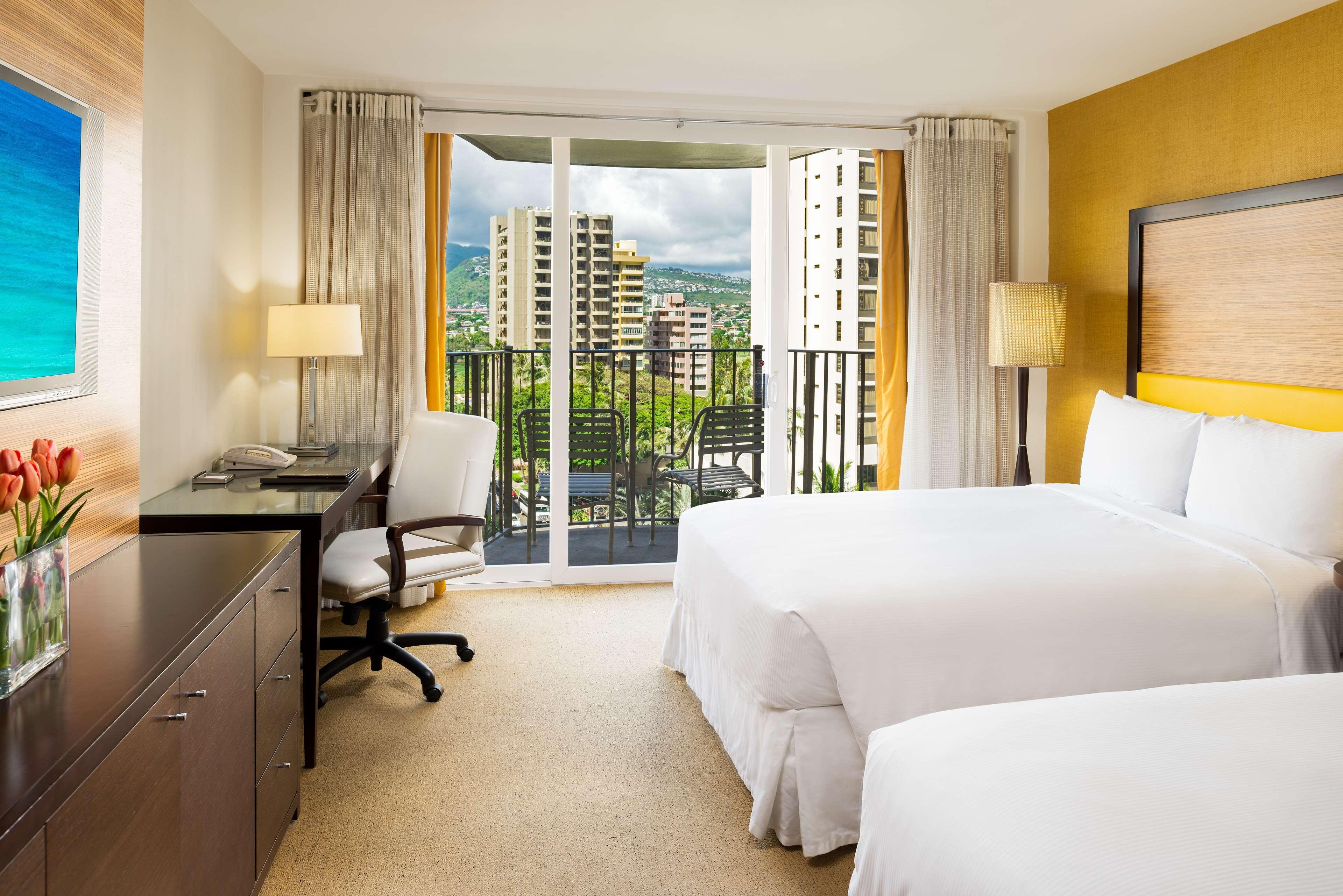 Hilton Waikiki Beach Resort & Spa Гонолулу Экстерьер фото